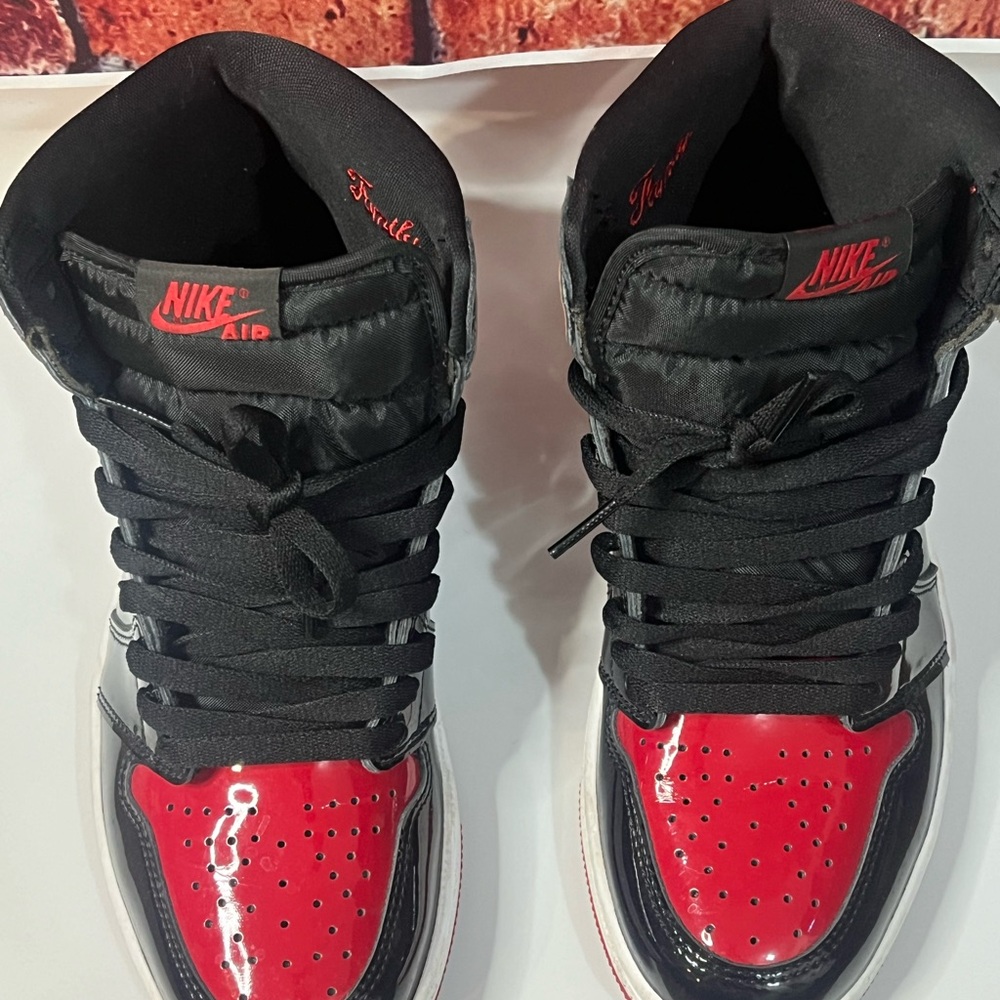 Air Jordan 1 Retro High OG - Picture 2 of 6